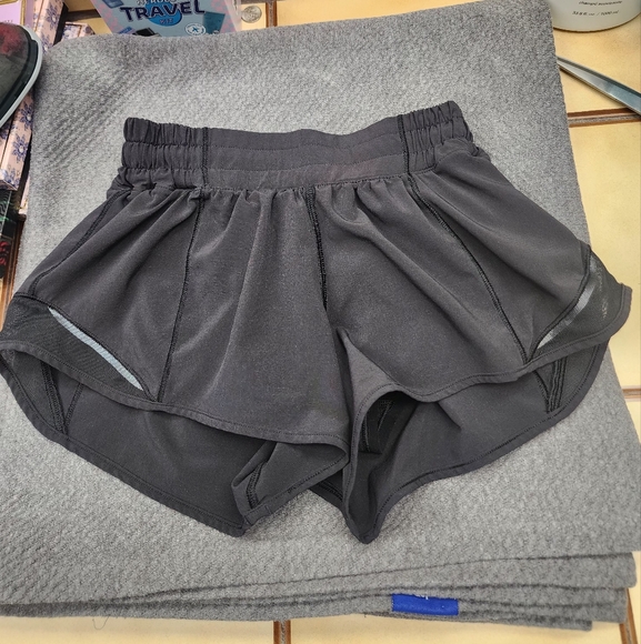 lululemon athletica Pants - Lululemon Hotty Hot LR Short, size 2